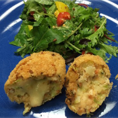 <strong>第2回全国病院レシピコンテスト<br>減塩コロッケ部門入選レシピ！</strong>とろ～り鮭チーズコロッケ